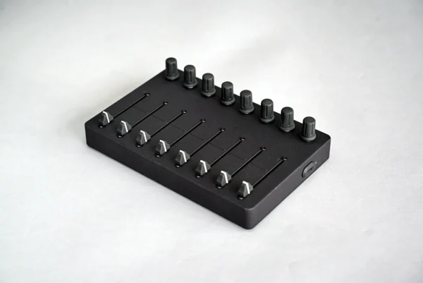 LOCATION SOUND LONDON - 8+ controller